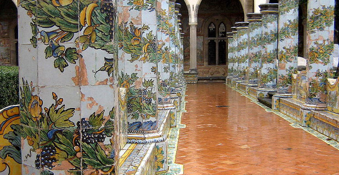 In cerca di Neapoli. Canto in verso per sirenidi e lupi di mare